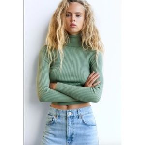 NWT RIBBED ZARA M KNIT Viscose SWEATER TRF FITTED HIGH NECK, LONG SLEEVE Green